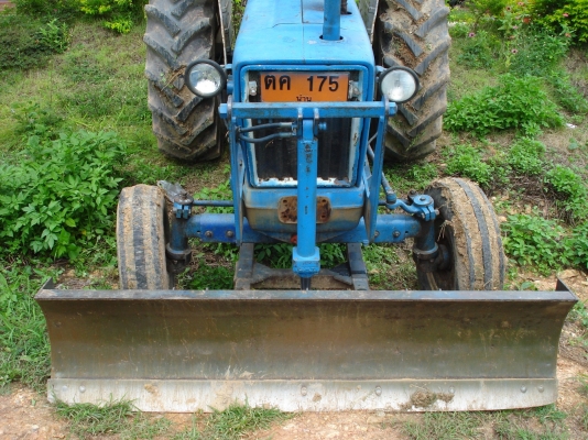 รถฟอร์ด6600 ใบมีดกับผานพรวน