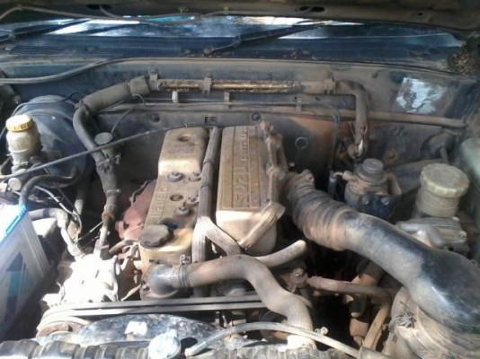 ISUZU TFR มังกรทอง RODEO 2.5 MT 4WD ปี 36 รถบ้านเดิมๆไม่เคยมีอุบัติเหตุหนักเลยพร้อมใช้งาน เครื่องแห้งแรงดี ภายในเก๋งคอนโซลสวยครบ แอร์เย็น พวงมาลัยเพาเวอร์ กระบะมีโรลบาร์เหล็กสภาพดีไม่มีผุกร่อนพร้อมใช้งาน ช่วงล่างคัชซีสวย ยางสภาพดี 60\% พร้อมใช้งาน เอกสารทะ