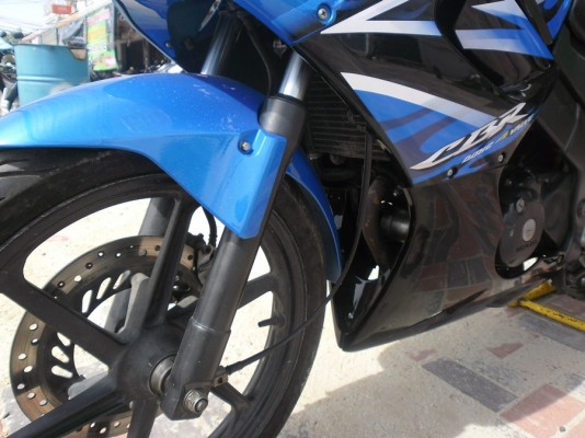 cbr150ปี52ใมล์เหลืองรถสภาพสวยมากเครื่องดีภาษีไม่ขาด