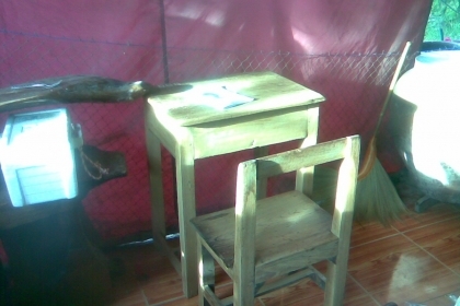 ชุดโต๊ะนักเรียนเก่าไม้สักแผ่นเดียวเป็นไม้สักแผ่นเดียวครับเป็นโต๊ะโบราณสมัยก่อนครับ เนื้อหมายดีมากครับแน่นปึกครับใช้ยาวครับรุ่นนี้คุ้มครับน่าสะสมครับ ชุดโต๊ะนักเรียนเก่าไม้สักแผ่นเดียวเป็นไม้สักแผ่นเดียวครับเป็นโต๊ะโบราณสมัยก่อนครับ เนื้อหมายดีมากครับแน่นปึกครับใช้ยาวครับรุ่นนี้คุ้มครับน่าสะสมครับ