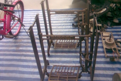 ขาจักรซิงเกอร์สภาพดีครับเดิมๆครับเป็นของซิงเกอร์ครับดัดแปลงทำโต๊ะสวยๆครับ ขาจักรซิงเกอร์สภาพดีครับเดิมๆครับเป็นของซิงเกอร์ครับดัดแปลงทำโต๊ะสวยๆครับ