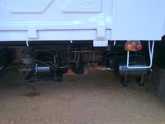 ขาย..สิบล้อเพลาเดี่ยว HINO FL 1J รถปี 48 แบบกระบะเหล็กดั้มได้ รถสวย มีแอร์ มีทะเบียนครบ.