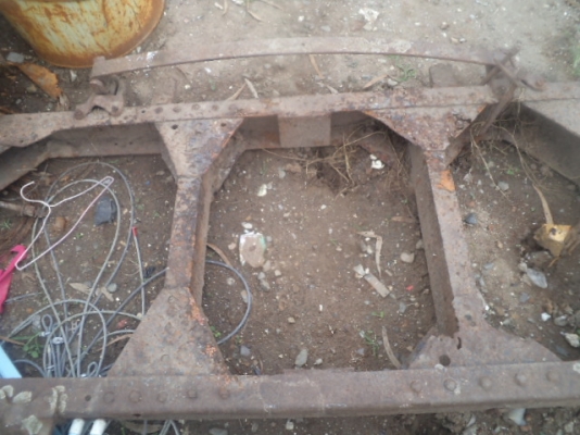 คัสซีรถเก่าเอาไปทำอีแต๋นได้ กว้าง90 cm ยาว 2 เมตรไม่ทราบรุ่น