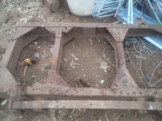 คัสซีรถเก่าเอาไปทำอีแต๋นได้ กว้าง90 cm ยาว 2 เมตรไม่ทราบรุ่น