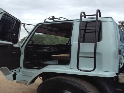 ISUZU 6 ล้อRocky. 175. แรงม้า พร้อม เครนTADANO Super Z300 5 เหลี่ยม ท้องV รถห้างแท้มือเดียว. เบรคจิ๊ฟฟี่ยาง90\%. Power. ซัซซี่ยาว 7.2 ม. (กระบะ6.4 เมตร). ราคา 890,000