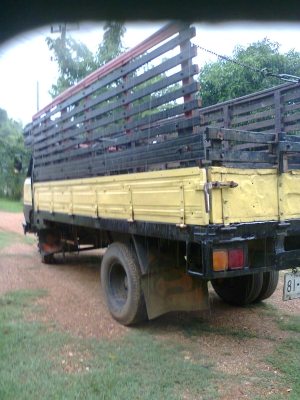 ขาย มิตซูบิชิ แคนเตอร์ 6 ล้อ กลาง