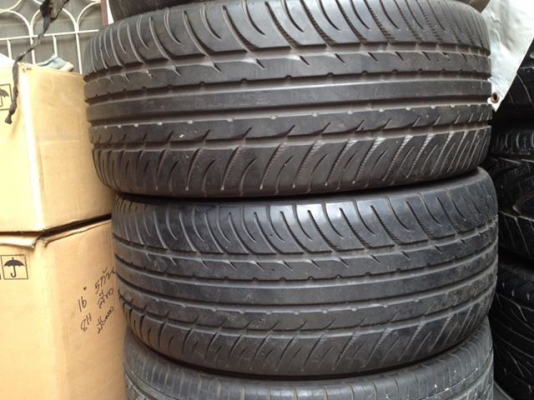 ขายยางKumho Ku31  215-40-18 ปี11  1คู่ ถูกๆ