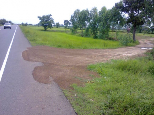 ขายที่ดิน 8 ไร่ ติดถนนเศรฐกิจ สายสุวรรณภูมิทะลุอินโดจีน  ถมไว้แล้วบางส่วน  ที่ดินสวยมาก สนใจติดต่อได้ที่คุณ อ๊อฟ พิจิตร 086-737-9991