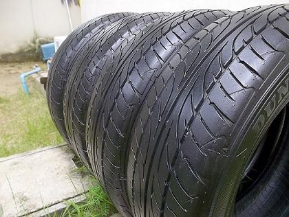 ขายยาง DUNLOP SP SPORT LM703 ปี1112(1ชุด) 195/60/15 ราคา 2,800