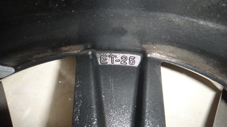 ขายล้อแม็กออฟลึกยี่ห้อ JRD(แท้ JAPAN) ขอบ 15'" 6 รู PCD 139.7 กว้าง 8.5" offset -25