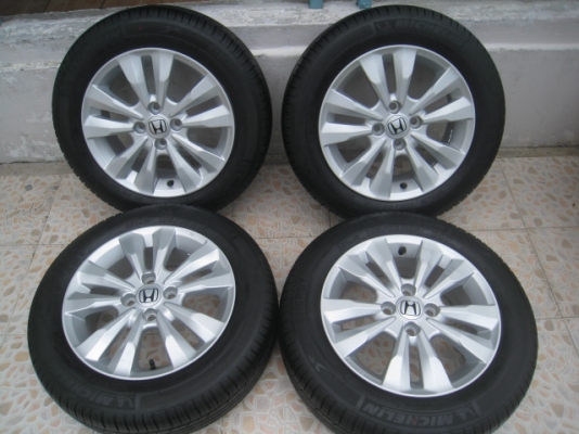 ขายล้อแม็ก Honda city ป้ายแดง 15"x 5.5" et45 4รู100 + ยางปี 13  สนใจติดต่อ เล็กคลองสามครับ (081-3747940)