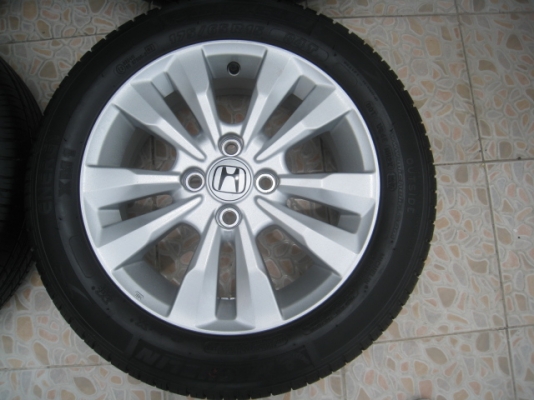 ขายล้อแม็ก Honda city ป้ายแดง 15"x 5.5" et45 4รู100 + ยางปี 13  สนใจติดต่อ เล็กคลองสามครับ (081-3747940)