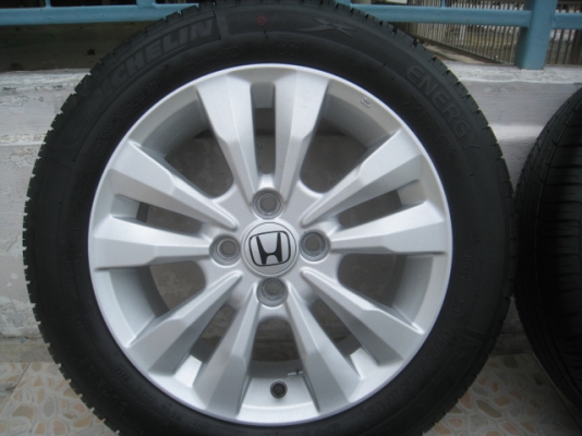 ขายล้อแม็ก Honda city ป้ายแดง 15"x 5.5" et45 4รู100 + ยางปี 13  สนใจติดต่อ เล็กคลองสามครับ (081-3747940)