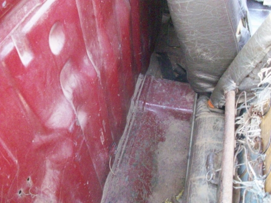 รถกระพร้อมคอกบรรทุก  ฝาแดง  BD 2500