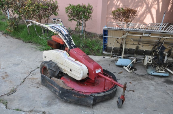 ขายเครื่อง ตัดหญ้าเดินตาม มีเกียร์ KUBOTA จานใหญ่80cm. สภาพสวยเดิมจากญี่ปุ่น 25,000เท่านั้น