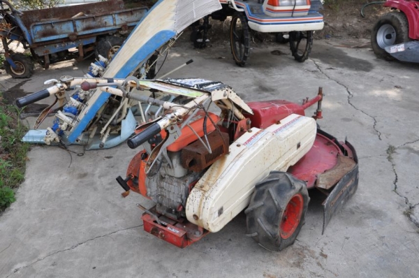 ขายเครื่อง ตัดหญ้าเดินตาม มีเกียร์ KUBOTA จานใหญ่80cm. สภาพสวยเดิมจากญี่ปุ่น 25,000เท่านั้น