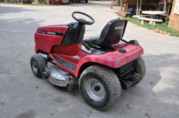 ขาย รถตัดหญ้า HONDA 4514 สภาพสวยเดิมๆจากญี่ปุ่นยังไม่เคยใช้งานในไทย 85,000เท่านั้น!!