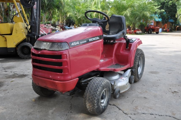 ขาย รถตัดหญ้า HONDA 4514 สภาพสวยเดิมๆจากญี่ปุ่นยังไม่เคยใช้งานในไทย 85,000เท่านั้น!!