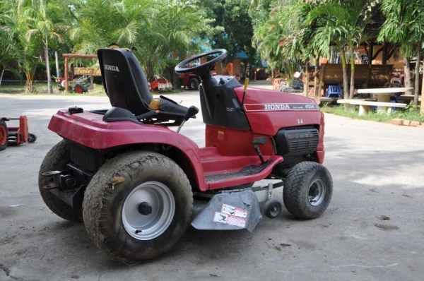 ขาย รถตัดหญ้า HONDA 4514 สภาพสวยเดิมๆจากญี่ปุ่นยังไม่เคยใช้งานในไทย 85,000เท่านั้น!!