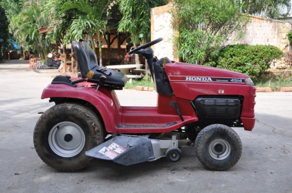 ขาย รถตัดหญ้า HONDA 4514 สภาพสวยเดิมๆจากญี่ปุ่นยังไม่เคยใช้งานในไทย 85,000เท่านั้น!!