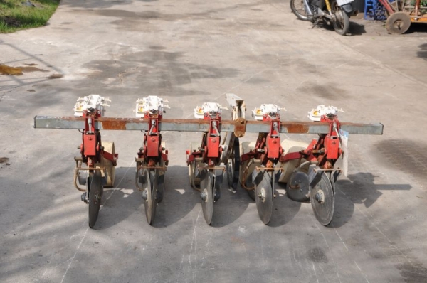 ขายเครื่องหยอดเมล็ด/พลานไถ สภาพสวยเดิมจากญี่ปุ่น ครบชุด 13,000บาท