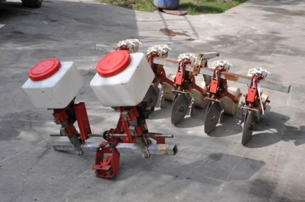 ขายเครื่องหยอดเมล็ด/พลานไถ สภาพสวยเดิมจากญี่ปุ่น ครบชุด 13,000บาท