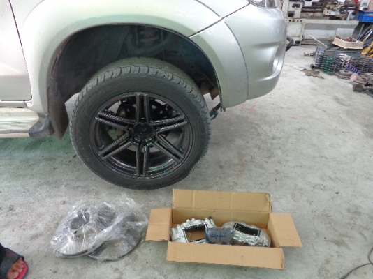 ขายชุดเบรค VIGO Smart 4x4 แท้ห้าง + จาน 320 มม..........11000 ฿ ฟรีติดตั้ง...จำนวนจำกัด