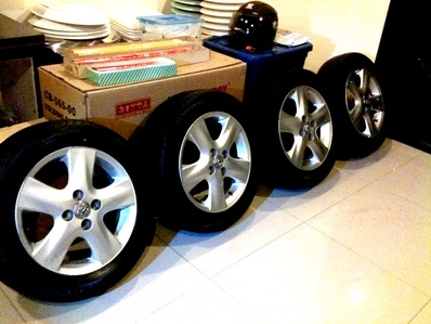 ล้อแม็กซ์ Toyota Vios 15 นิ้ว พร้อมยาง สเปค 4รู100 ขนาดยาง 185-60-15 DUNLOP