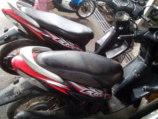 ขาย ฮอน้าคลิค 12500 บาท เท่านั้นครับ มีสองคัน เอกสารพร้อมโอน