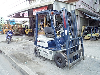 ขายรถยกโคมัสสึ 1 ตัน รุ่น15 เครื่องเบนซิน กระบอกคู่ เสาสูง 3 เมตร พวงมาลัยเพาเว่อร์ สีเดิมจากนอก นำเข้าจากญี่ปุ่น ใช้งานได้ทันที ขายรถยกโคมัสสึ 1 ตัน รุ่น15 เครื่องเบนซิน กระบอกคู่ เสาสูง 3 เมตร พวงมาลัยเพาเว่อร์ สีเดิมจากนอก นำเข้าจากญี่ปุ่น ใช้งานได้ทันที