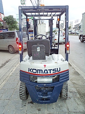 ขายรถยกโคมัสสึ 1 ตัน รุ่น15 เครื่องเบนซิน กระบอกคู่ เสาสูง 3 เมตร พวงมาลัยเพาเว่อร์ สีเดิมจากนอก นำเข้าจากญี่ปุ่น ใช้งานได้ทันที ขายรถยกโคมัสสึ 1 ตัน รุ่น15 เครื่องเบนซิน กระบอกคู่ เสาสูง 3 เมตร พวงมาลัยเพาเว่อร์ สีเดิมจากนอก นำเข้าจากญี่ปุ่น ใช้งานได้ทันที