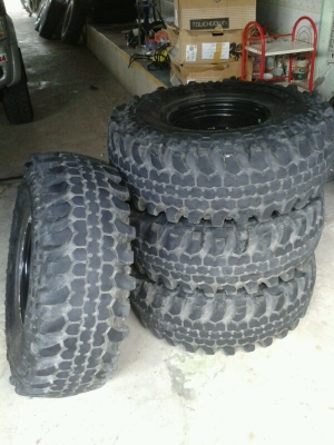 ขายตะขาบ 35R15พร้อมล้อ ขายตะขาบ 35R15พร้อมล้อ