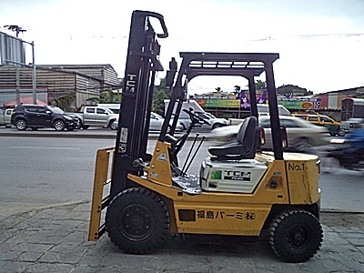 ขายรถยกTCM 2 ตัน  เครื่องดีเซลอีซูซุ  กระบอกคู่ เสาสูง 4 เมตร ยางตันใหม่ พวงมาลัยเพาเว่อร์  สีเดิมจากนอก นำเข้าจากญี่ปุ่น ใช้งานได้ทันที