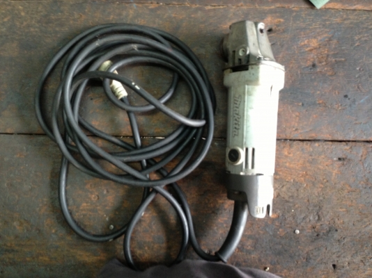 หินเจียร 4" makita 9500NB ของแท้ สภาพดี วิ่งนิ่ม พร้อมใช้งาน