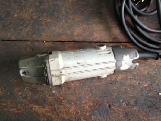 หินเจียร 4" makita 9500NB ของแท้ สภาพดี วิ่งนิ่ม พร้อมใช้งาน