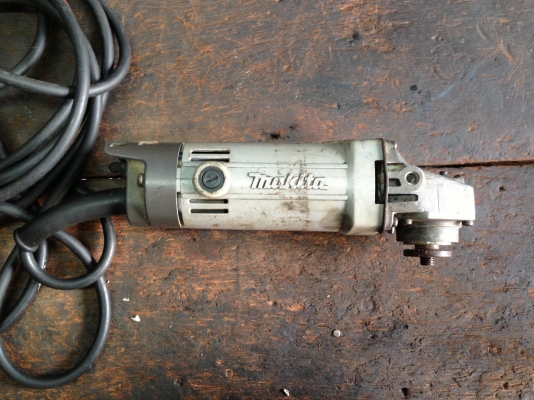 หินเจียร 4" makita 9500NB ของแท้ สภาพดี วิ่งนิ่ม พร้อมใช้งาน