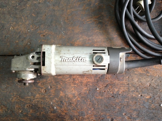 หินเจียร 4" makita 9500NB ของแท้ สภาพดี วิ่งนิ่ม พร้อมใช้งาน