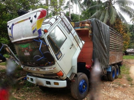 รถอีซูซุ  10 ล้อ รั้ว FVM 195 แรงม้า  สนใจติดต่อ 081 - 6079515