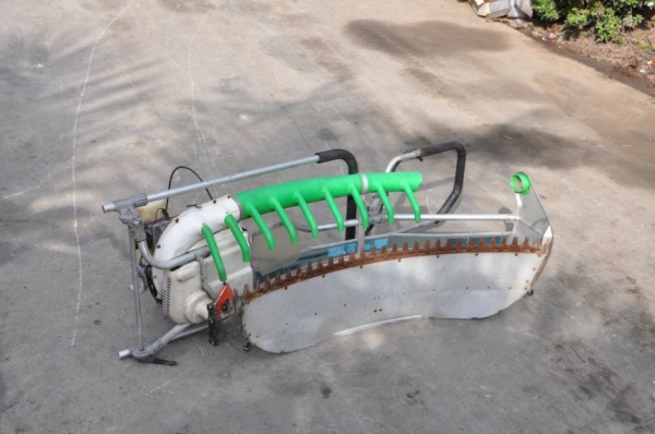 ขาย เลื่อยตัดกิ่งไม้ เครื่องยนต์ สภาพเดิมๆจากญี่ปุ่น 7,500บาท !!