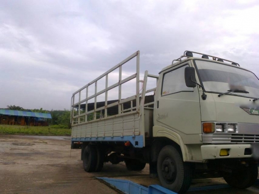 รถฮีโน่ 6 ล้อ รั่ว เปลื่ยนเครื่อง 145 แรงม้า  นใจติดต่อ 081 - 6079515