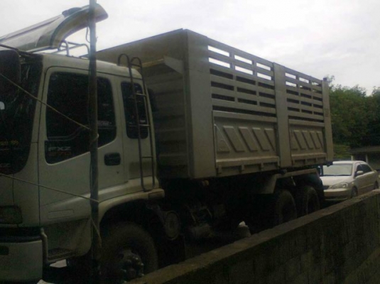 รถอีซูซุ 10 ล้อดั้ม FXZ  270 แรงม้า ปี 48  สนใจติดต่อ 081 - 6079515