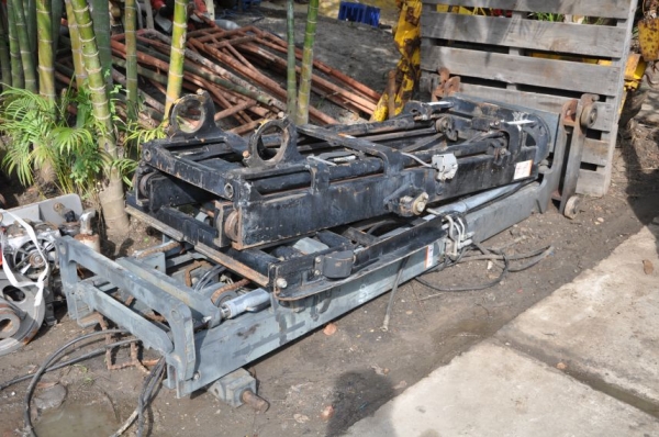 ขาย เสาFORKLIFT 7FD15 กับ NISSAN สูง5เมตร ชุดละ 18,500 บาท