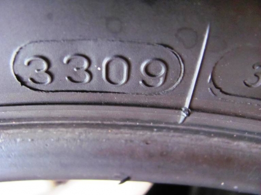 ขายยางMAXXIS bighron 265/75/16 ปี09 มี 2 เส้น ไม่บวม,ไม่ปะ ลดเหลือเส้นละ 1,000 บาท