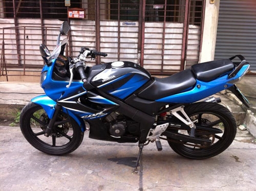 CBR 150 ปี 51 ไมล์เหลือง กุญแจใหญ่ สีน้ำเงิน ดำ สภาพเดิม รถสวย ไม่มีควันขาว เครื่องแน่นๆ ภาษี พรบ.ไม่หมด