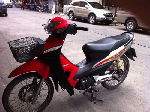 wave 100 ubox ปี 49 กุญแจใหญ่ สภาพเดิมๆ เครื่องแน่น ภาษีขาดปีเดียว ต่อ 100 บาท (ป้ายเหลือง) ราคาเบาๆ