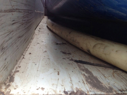 รถอิซูซุ 6 ล้อดั้ม FTR 200 แรงม้า  ปี 49   สนใจติดต่อ 081 - 6079515