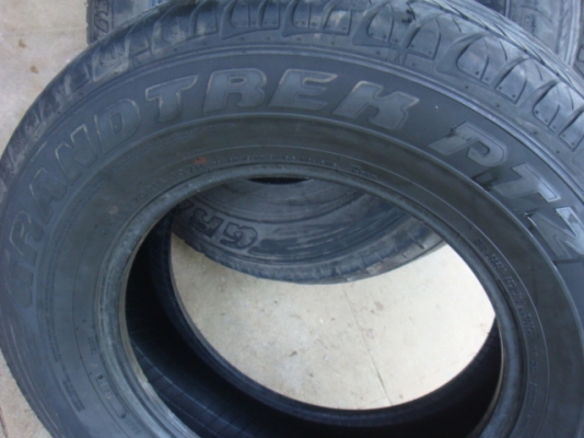 ขายยาง Dunlop Grandtrex 245 70 16  ปี 12