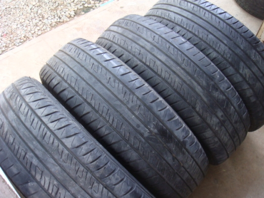 ขายยาง Dunlop Grandtrex 245 70 16  ปี 12