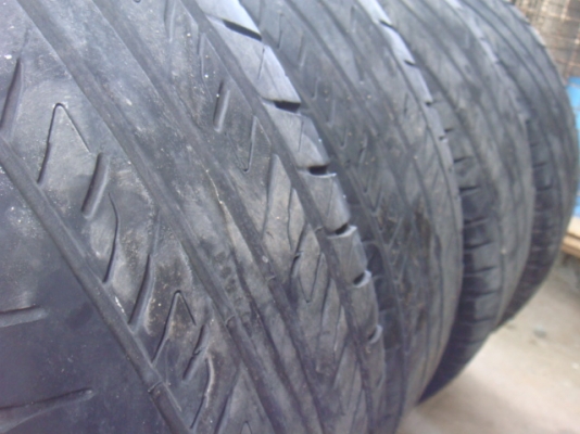 ขายยาง Dunlop Grandtrex 245 70 16  ปี 12