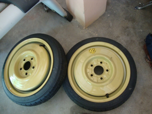 ล้ออะไหล่เหลือง